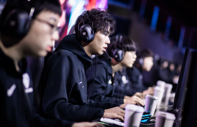 BLG电竞战报：野辅实力爆发，BLG逆袭GAM引LPL焦点